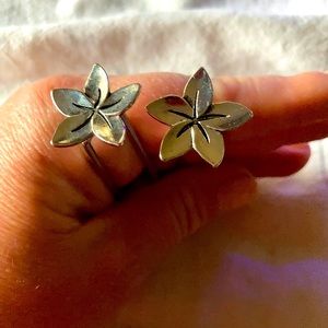 Lilla Rose long u pin set. Silver flowers
